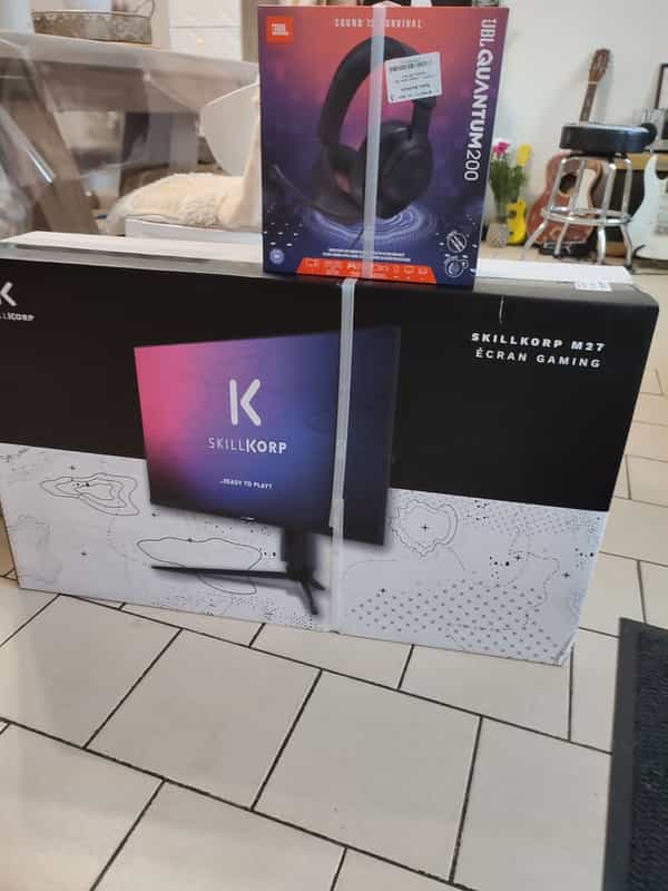 Pack Écran Skillkorp 27 pouces + Casque Gamer JBL Quantum 200 Noir offert