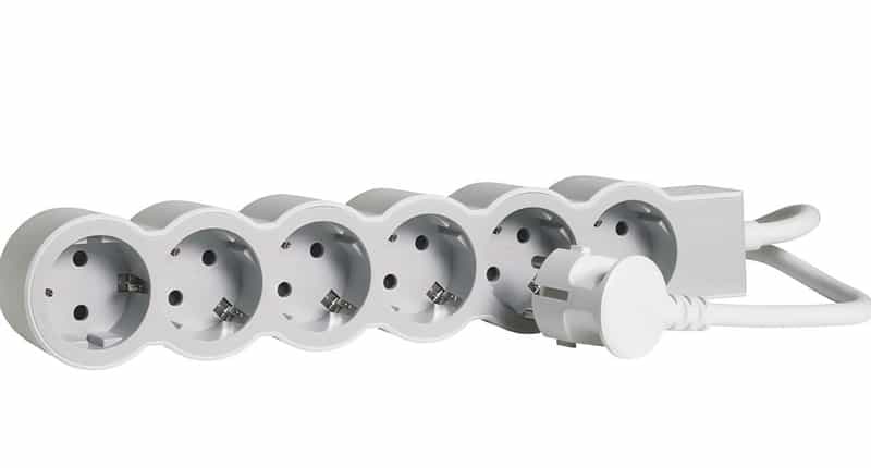 Multiprise plate Legrand - 5 ou 6 prises, câble 3 mètres, Blanc ou Noir